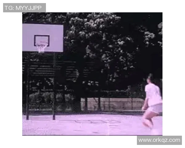 模仿打篮球动作的明星是谁他在球场上的表现如何