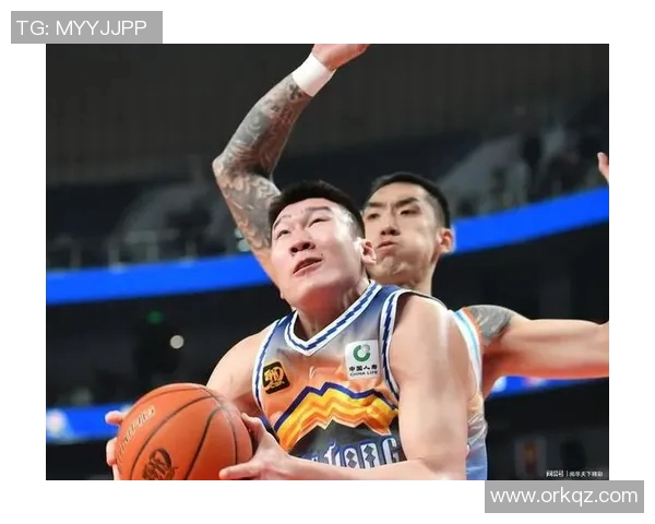 昔日篮球场上的中国明星球员回顾与成就分析